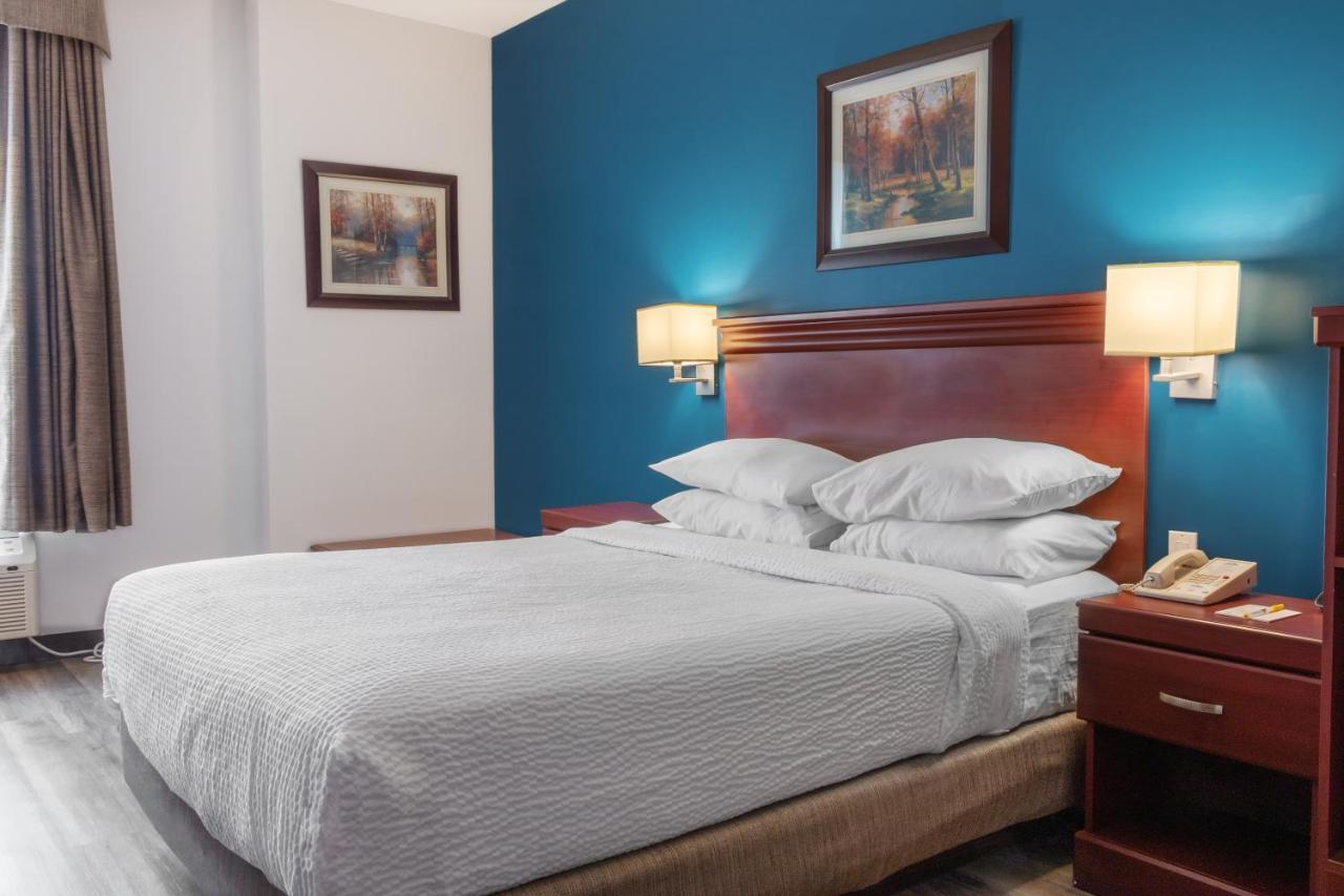 Premier Inn & Suites - Downtown Hamilton Dış mekan fotoğraf