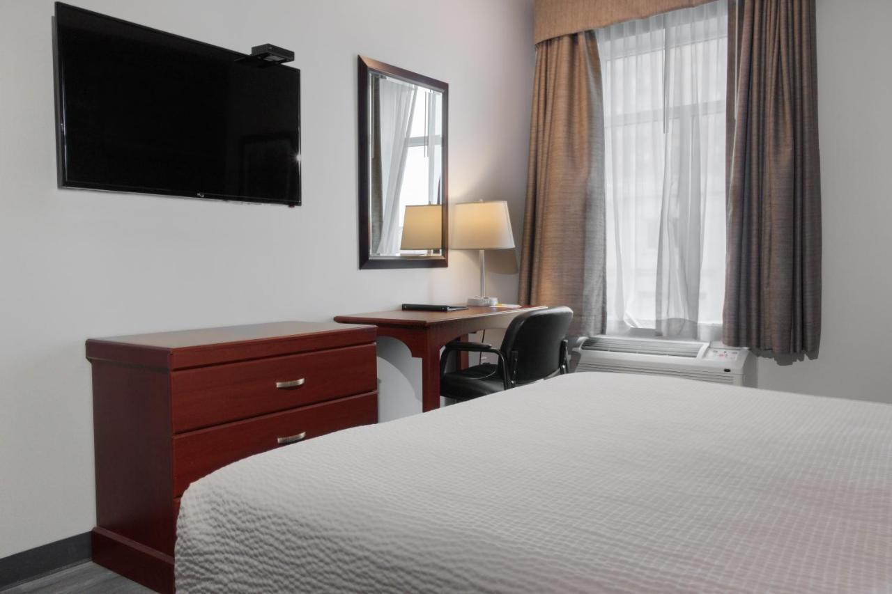 Premier Inn & Suites - Downtown Hamilton Dış mekan fotoğraf