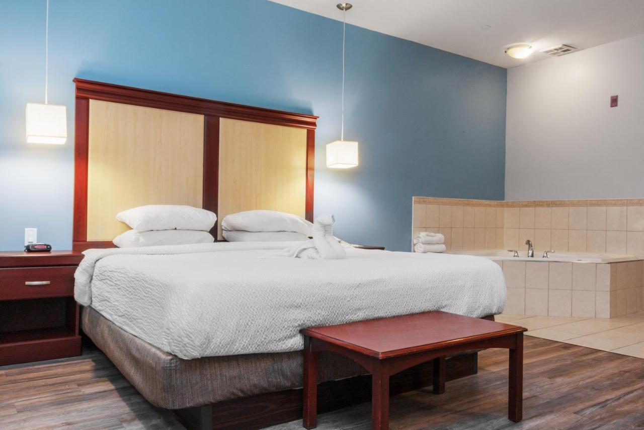 Premier Inn & Suites - Downtown Hamilton Dış mekan fotoğraf